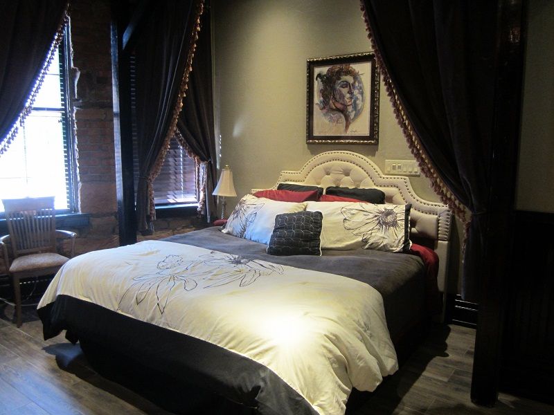 FlatIron Historic Sandstone Inn: 745 N River St, Hot Springs, SD 57747